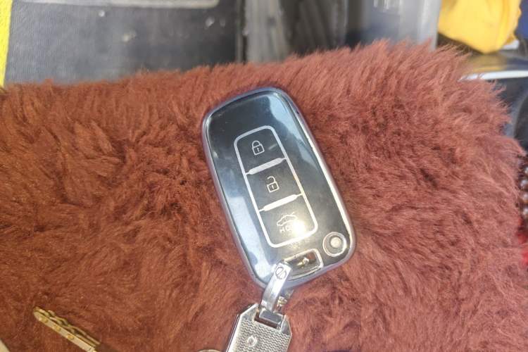 Used Hyundai Verna (older generation) 2016 1.4L Manual Smart GLS Trim Vehicle Key