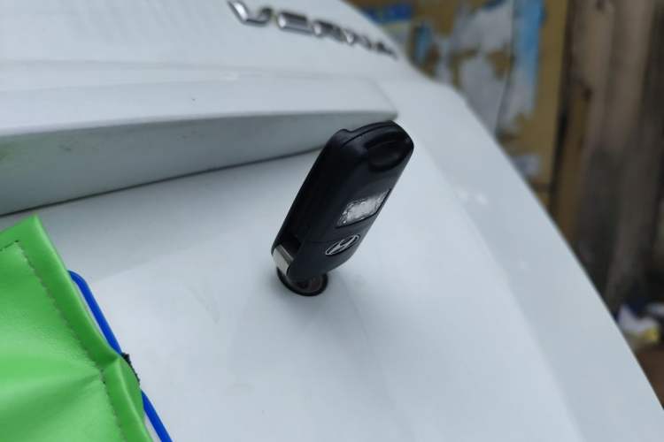 Used Hyundai Verna (older generation) 2016 1.4L Automatic Smart GLS Vehicle Key