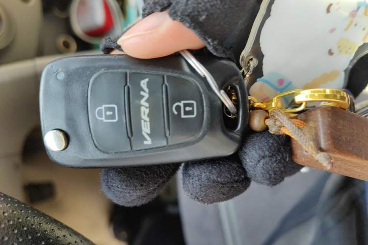 Used Hyundai Verna (older generation) 2016 1.4L Manual Smart GLS Trim Vehicle Key