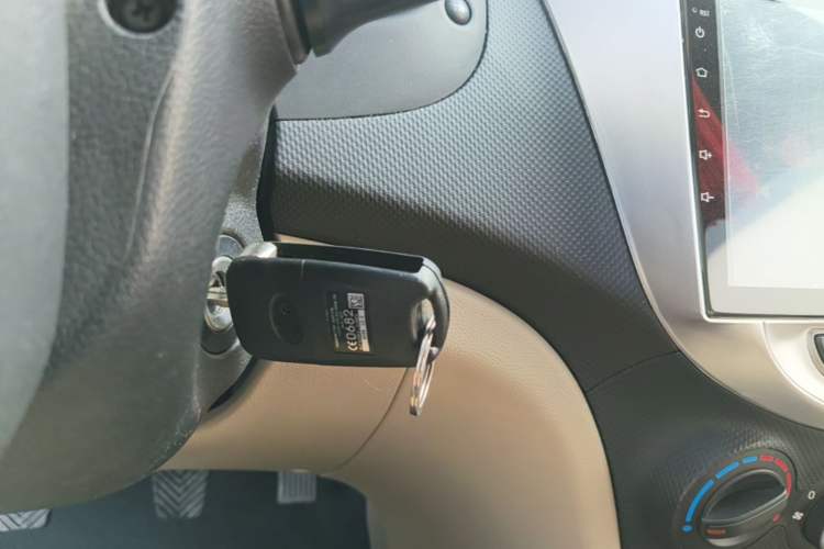 Used Hyundai Verna (older generation) 2016 1.4L Manual Smart GLS Trim Vehicle Key