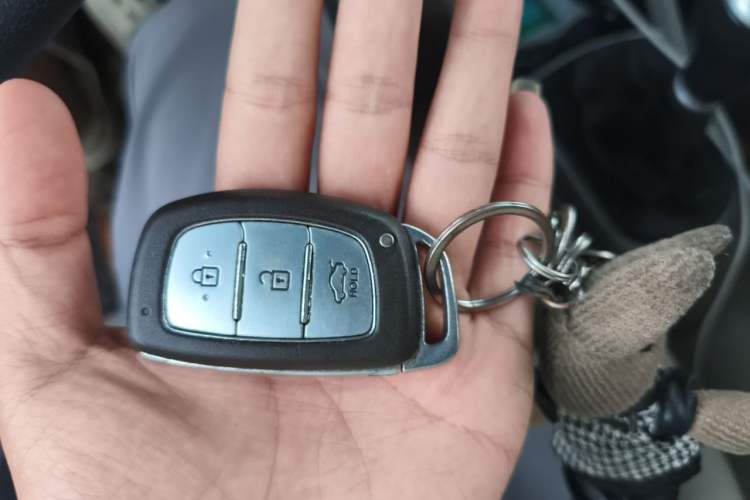 Used Hyundai Verna (older generation) 2016 1.4L Manual Flagship TOP Model Vehicle Key