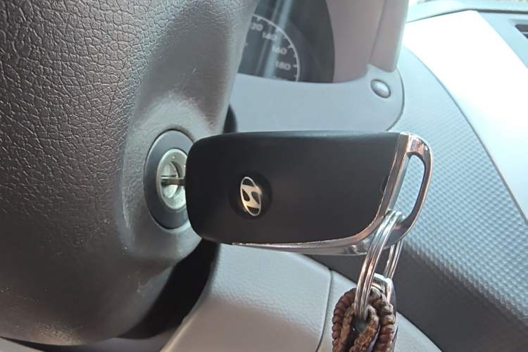 Used Hyundai Verna (older generation) 2016 1.4L Manual Smart GLS Trim Vehicle Key