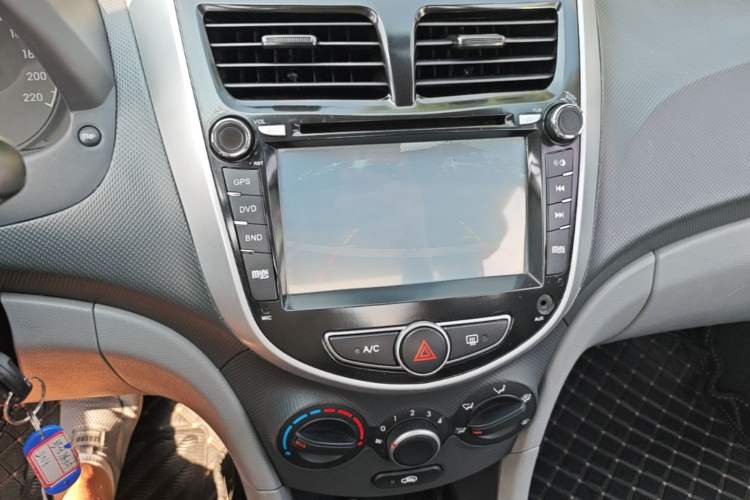 Used Hyundai Verna (older generation) 2016 1.4L Automatic Smart GLS Audio And AC Panel