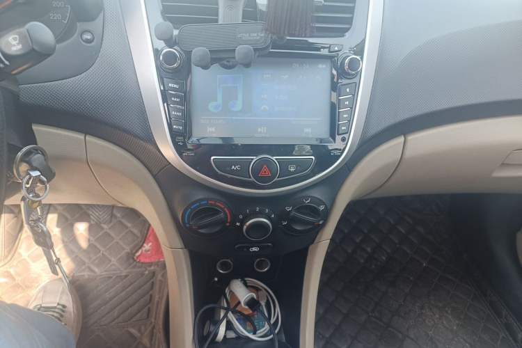 Used Hyundai Verna (older generation) 2016 1.4L Manual Smart GLS Trim Audio And AC Panel