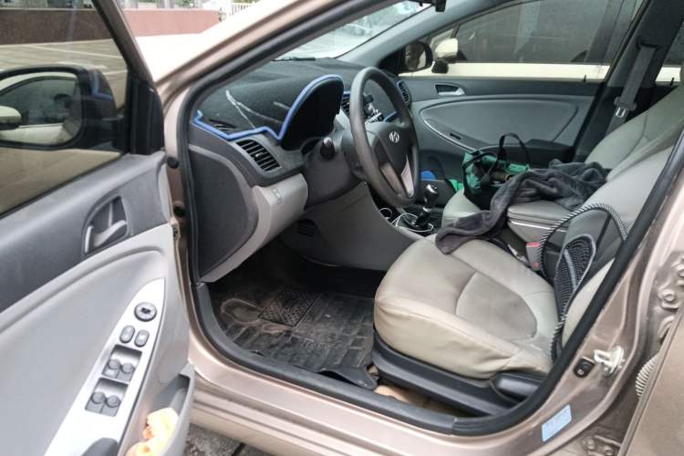 Used Hyundai Verna (older generation) 2016 1.4L Manual Smart GLS Trim Driver Seat