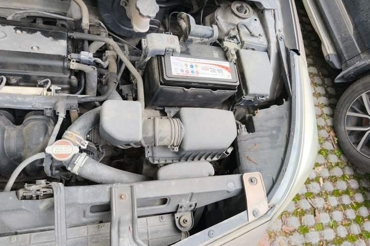 Used Hyundai Verna (older generation) 2016 1.4L Manual Smart GLS Trim Engine Bay Left