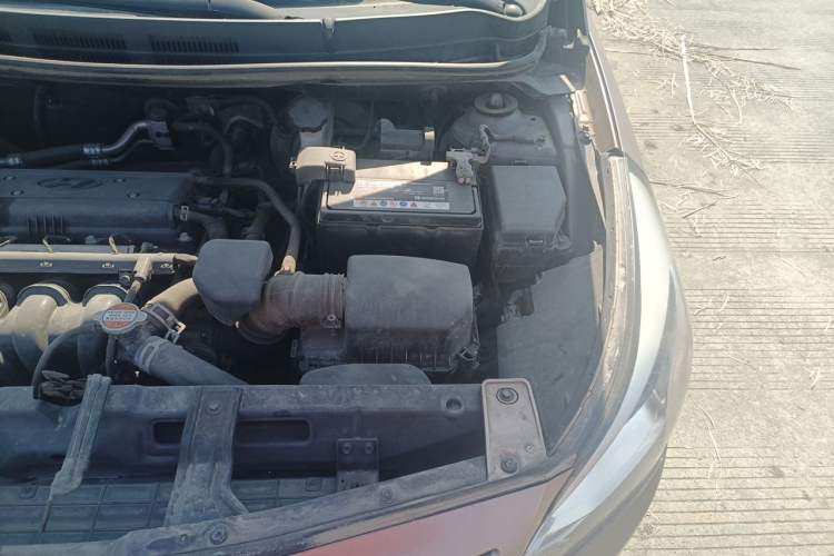 Used Hyundai Verna (older generation) 2016 1.4L Manual Smart GLS Trim Engine Bay Left