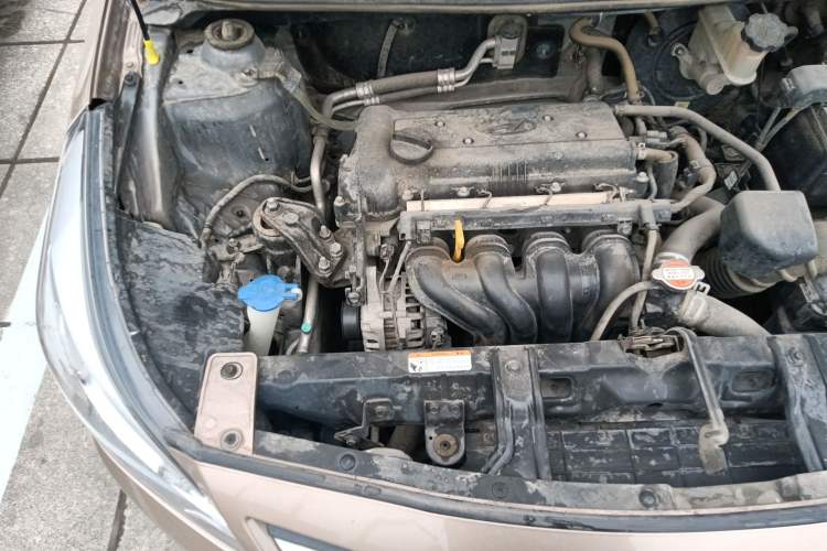 Used Hyundai Verna (older generation) 2016 1.4L Manual Smart GLS Trim Engine Bay Right