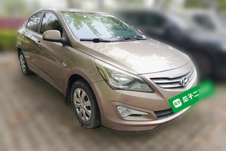 Used Hyundai Verna (older generation) 2016 1.4L Manual Smart GLS Trim Front Right 45 Deg