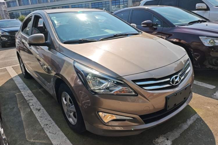 Used Hyundai Verna (older generation) 2016 1.4L Automatic Smart GLS Front Right 45 Deg