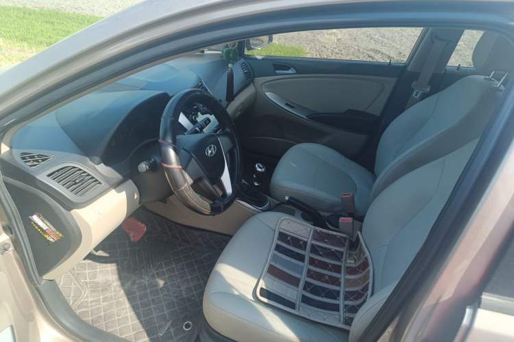 Used Hyundai Verna (older generation) 2016 1.4L Manual Smart GLS Trim Left Front Seat