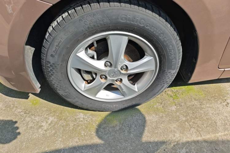 Used Hyundai Verna (older generation) 2016 1.4L Automatic Smart GLS Left Front Wheel Hub
