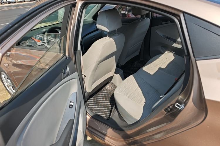 Used Hyundai Verna (older generation) 2016 1.4L Automatic Smart GLS Left Rear Seat