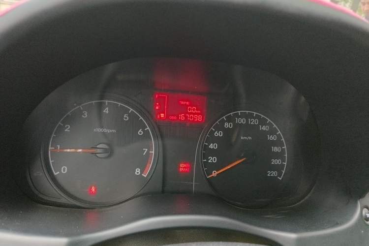 Used Hyundai Verna (older generation) 2016 1.4L Manual Smart GLS Trim Odometer Close Up