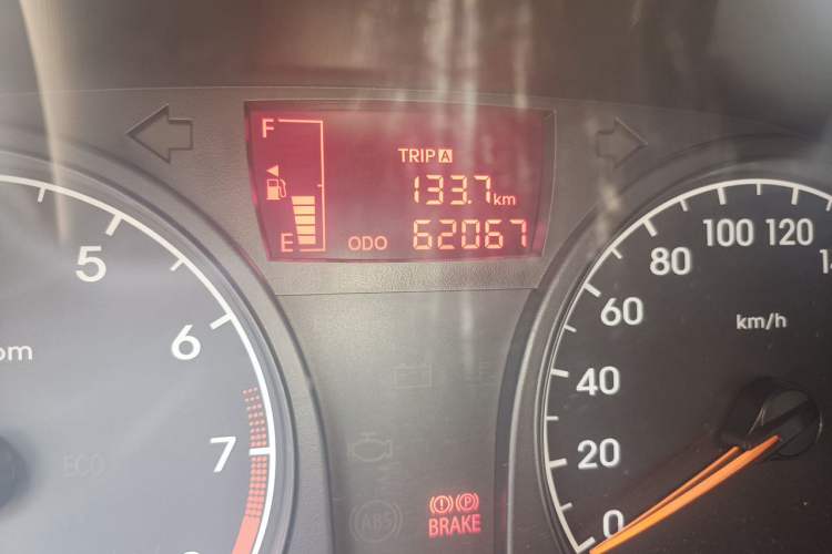 Used Hyundai Verna (older generation) 2016 1.4L Manual Smart GLS Trim Odometer Close Up