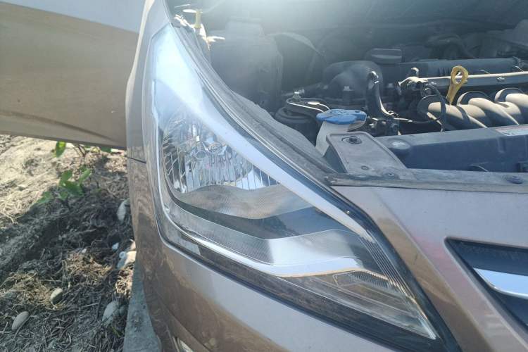 Used Hyundai Verna (older generation) 2016 1.4L Manual Smart GLS Trim Right Front Headlight