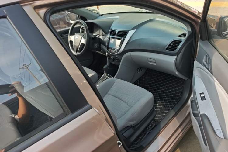 Used Hyundai Verna (older generation) 2016 1.4L Automatic Smart GLS Right Front Seat