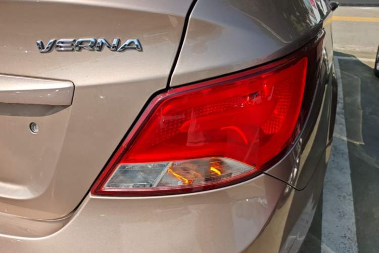 Used Hyundai Verna (older generation) 2016 1.4L Automatic Smart GLS Right Rear Taillight