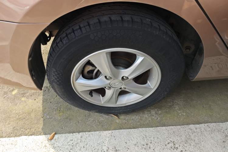 Used Hyundai Verna (older generation) 2016 1.4L Automatic Smart GLS Right Rear Wheel Hub