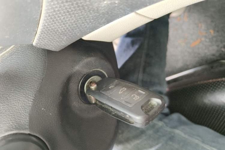 Used Hyundai Verna (older generation) 2016 1.4L Manual Smart GLS Trim Vehicle Key