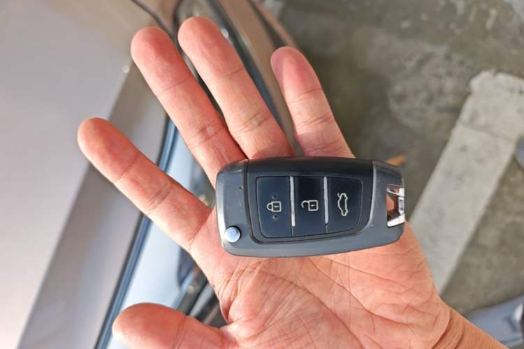 Used Hyundai Verna (older generation) 2016 1.4L Automatic Smart GLS Vehicle Key