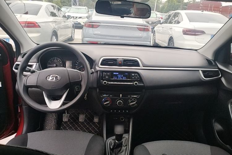 Used Hyundai Verna (older generation) 2017 1.4L Manual Colorful Skyroof Version China V Standard Center Console