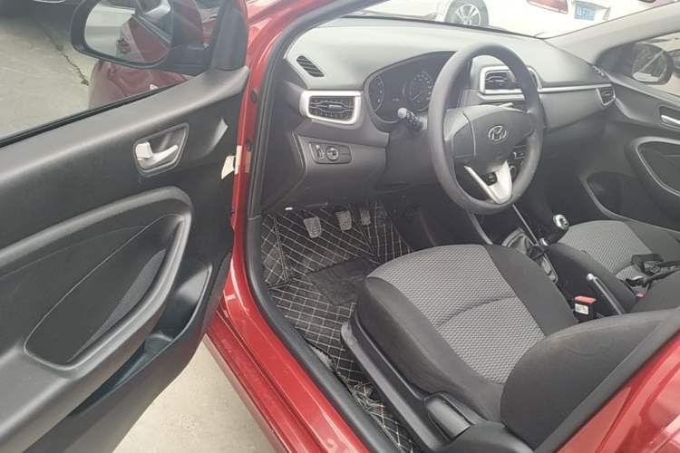 Used Hyundai Verna (older generation) 2017 1.4L Manual Colorful Skyroof Version China V Standard Driver Seat