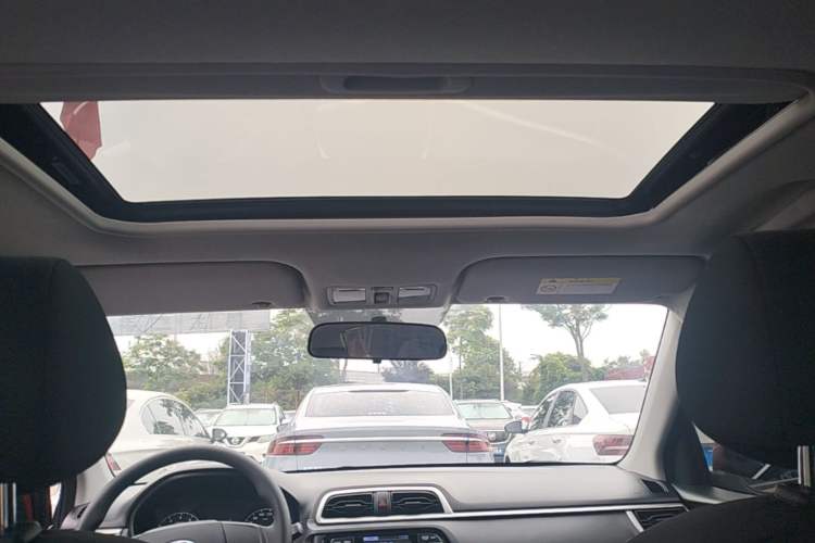 Used Hyundai Verna (older generation) 2017 1.4L Manual Colorful Skyroof Version China V Standard Headliner