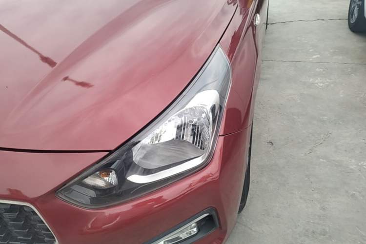 Used Hyundai Verna (older generation) 2017 1.4L Manual Colorful Skyroof Version China V Standard Left Front Headlight