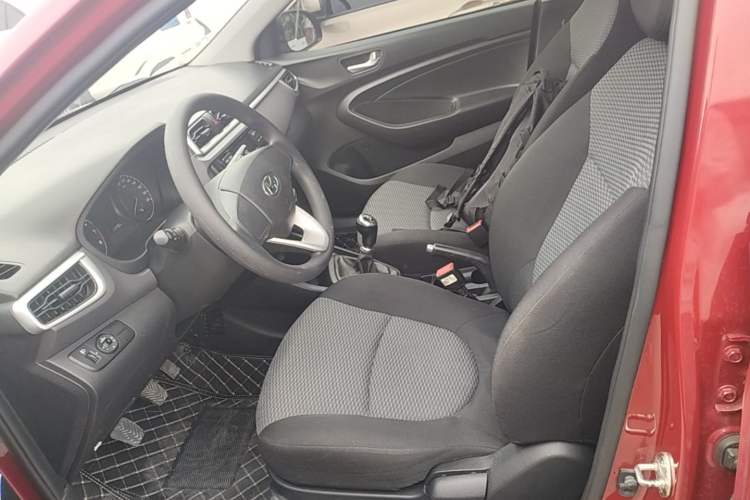 Used Hyundai Verna (older generation) 2017 1.4L Manual Colorful Skyroof Version China V Standard Left Front Seat