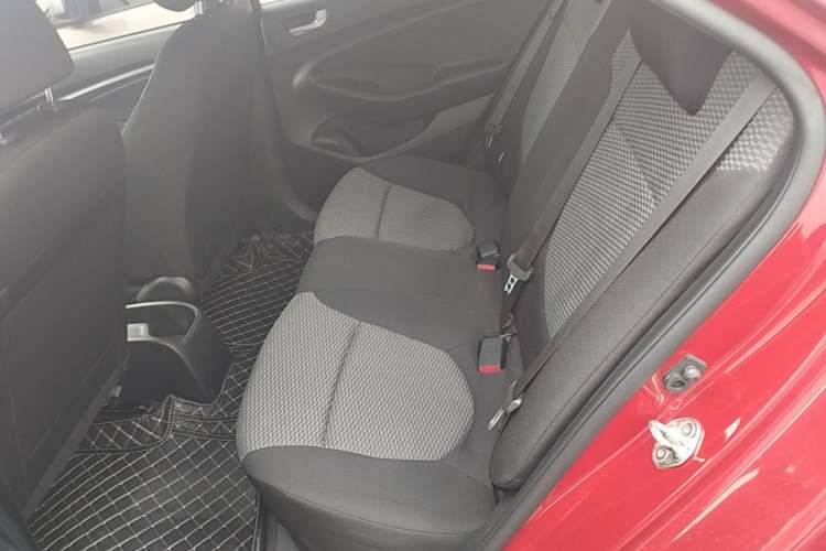 Used Hyundai Verna (older generation) 2017 1.4L Manual Colorful Skyroof Version China V Standard Left Rear Seat