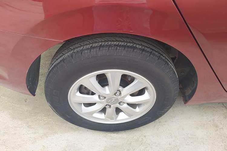 Used Hyundai Verna (older generation) 2017 1.4L Manual Colorful Skyroof Version China V Standard Right Rear Wheel Hub