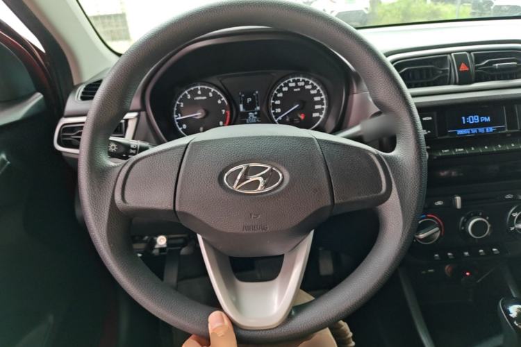 Used Hyundai Verna (older generation) 2017 1.4L Automatic YueXiang Edition China V-standard Steering Wheel