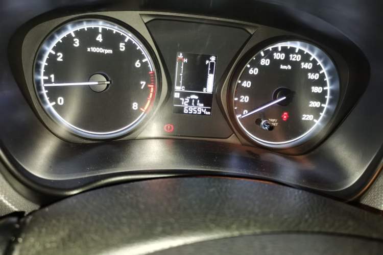 Used Hyundai Verna (older generation) 2017 1.4L Manual Refreshed Version China VI Standard Odometer Close Up