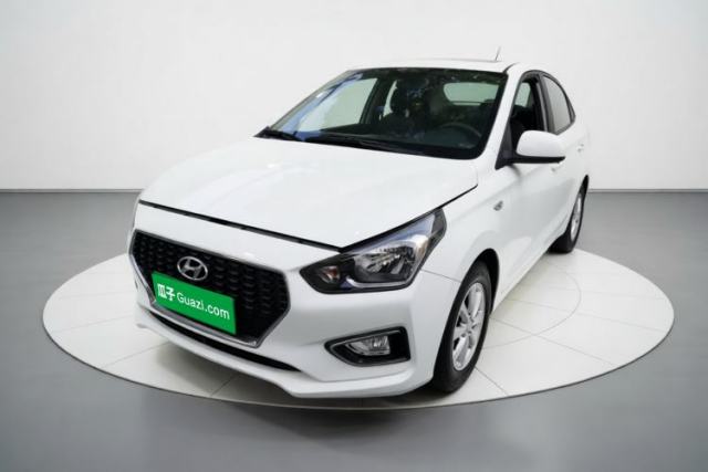 Hyundai Verna (older generation) 2017 1.4L Manual Colorful Skyroof Version China V Standard مستعملة