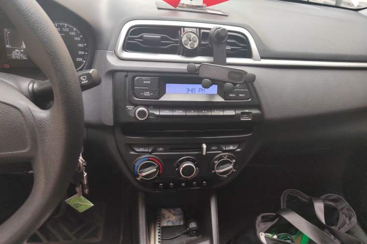 Used Hyundai Verna (older generation) 2017 1.4L Manual Refreshed Version China VI Standard Audio And AC Panel