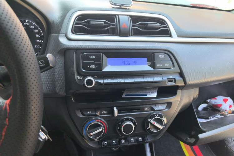 Used Hyundai Verna (older generation) 2017 1.4L Manual Refreshed Version China V Standard Audio And AC Panel