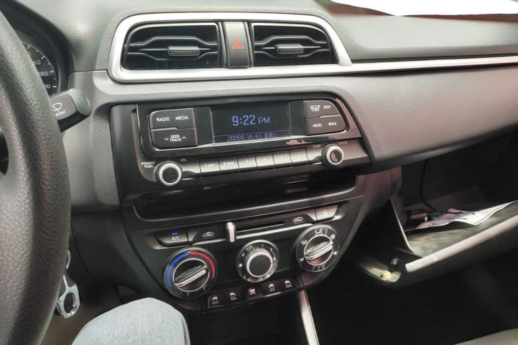 Used Hyundai Verna (older generation) 2017 1.4L Manual Huancai Edition China V Standard Audio And AC Panel
