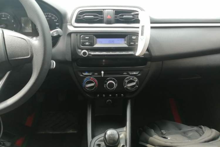 Used Hyundai Verna (older generation) 2017 1.4L Manual Refreshed Version China V Standard Audio And AC Panel