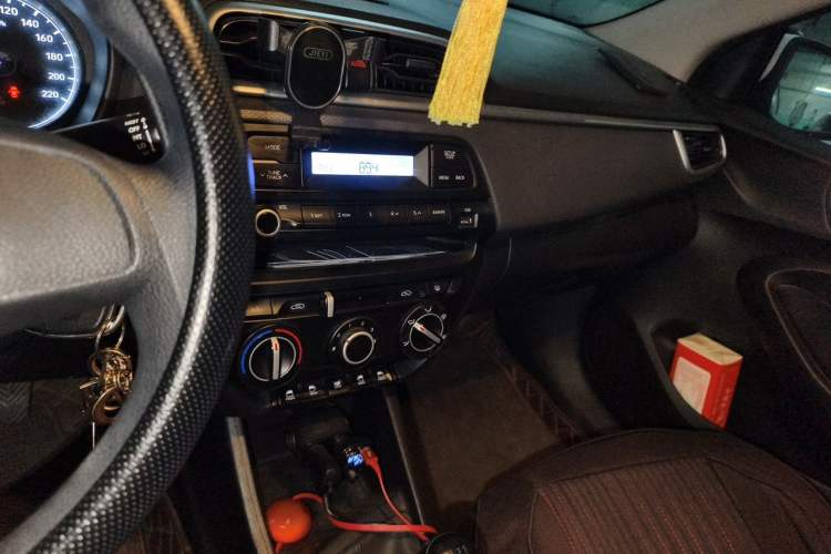 Used Hyundai Verna (older generation) 2017 1.4L Manual Refreshed Version China V Standard Audio And AC Panel