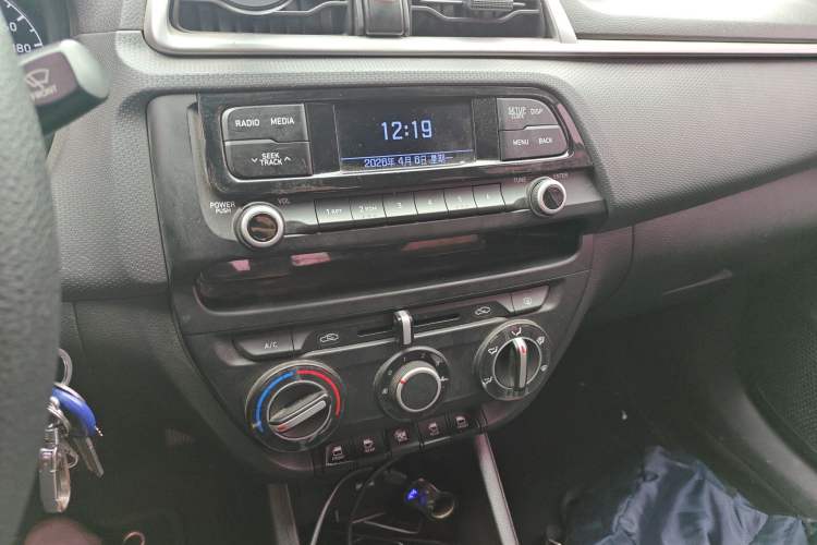 Used Hyundai Verna (older generation) 2017 1.4L Manual Huancai Edition China V Standard Audio And AC Panel