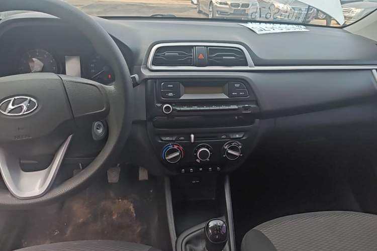 Used Hyundai Verna (older generation) 2017 1.4L Manual Refreshed Version China V Standard Audio And AC Panel
