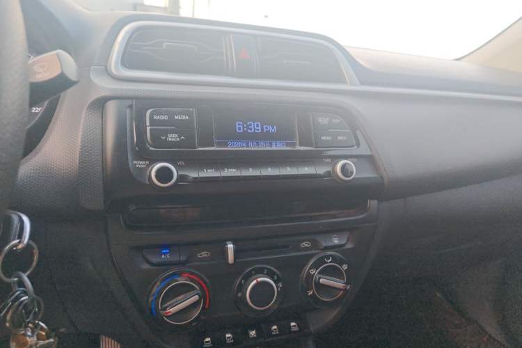 Used Hyundai Verna (older generation) 2017 1.4L Manual Huancai Edition China V Standard Audio And AC Panel