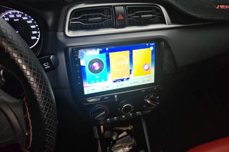 Used Hyundai Verna (older generation) 2017 1.4L Manual Colorful Skyroof Version China VI Standard Audio And AC Panel