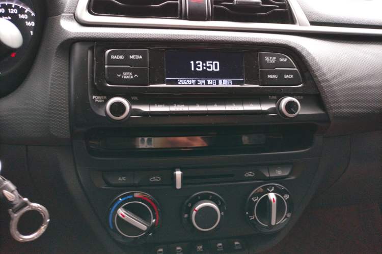 Used Hyundai Verna (older generation) 2017 1.4L Manual Huancai Edition China V Standard Audio And AC Panel