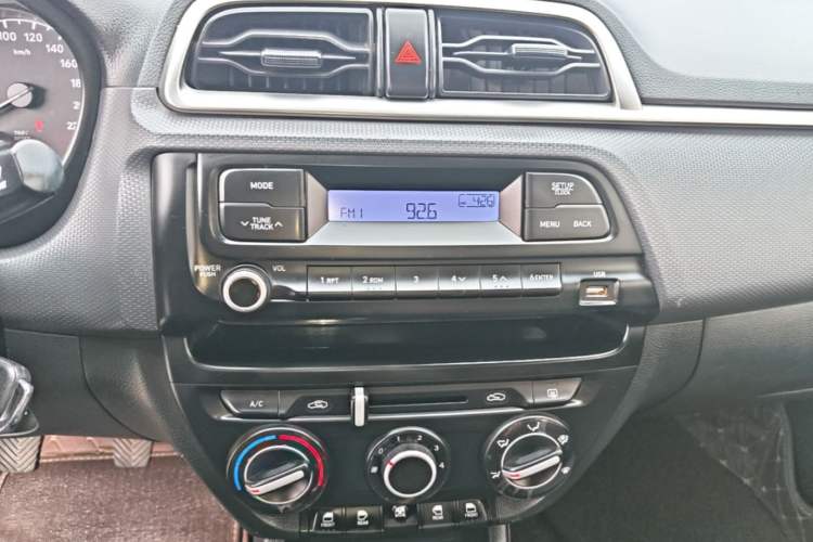Used Hyundai Verna (older generation) 2017 1.4L Manual Refreshed Version China VI Standard Audio And AC Panel