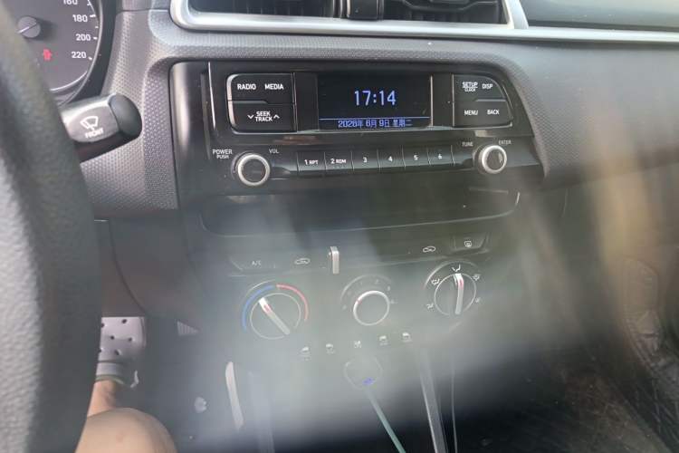 Used Hyundai Verna (older generation) 2017 1.4L Manual Huancai Edition China V Standard Audio And AC Panel