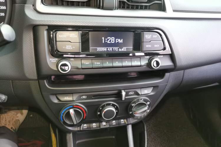 Used Hyundai Verna (older generation) 2017 1.4L Automatic YueXiang Edition China V-standard Audio And AC Panel