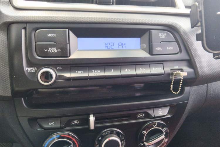 Used Hyundai Verna (older generation) 2017 1.4L Manual Refreshed Version China VI Standard Audio And AC Panel