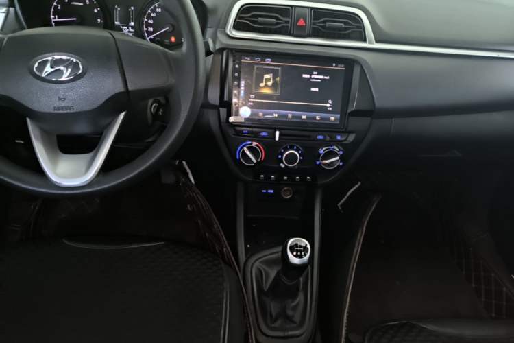 Used Hyundai Verna (older generation) 2017 1.4L Manual Huancai Edition China VI Audio And AC Panel